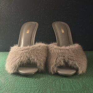 Steve Madden Priya gray fur peep-toe mules/sandals with stiletto heel